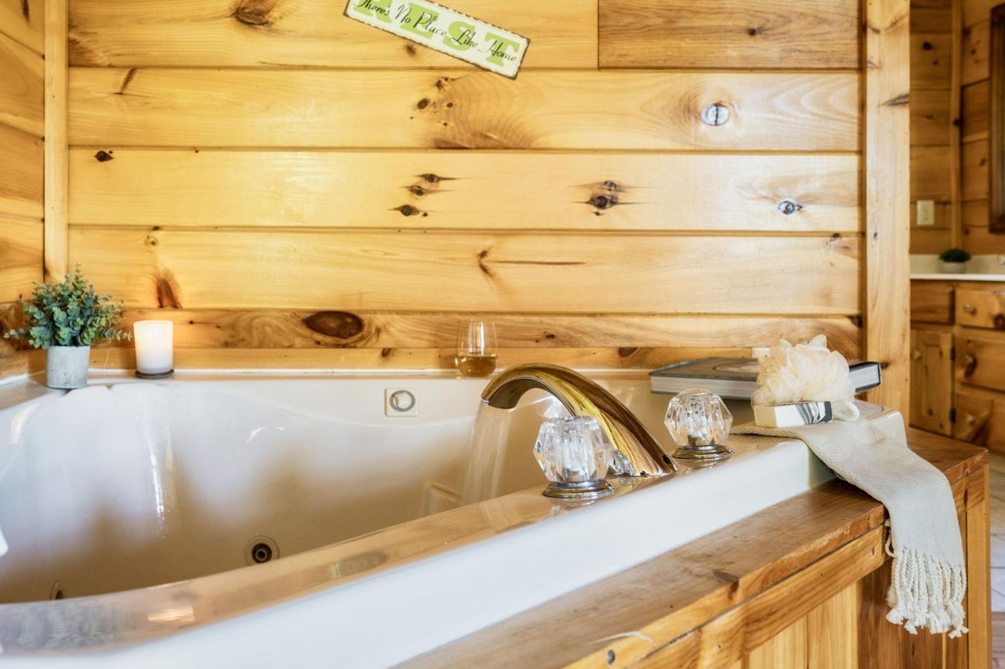Alpine Resort Near Dollywood, Hot Tub, Game Room, Outdoor Pool, Fast Wifi Pigeon Forge Exterior photo